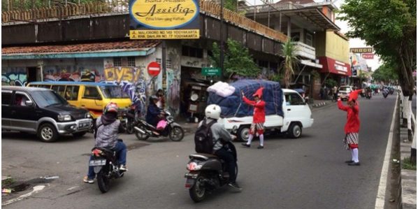 Prajurit Lombok Abang Sang PengaturdanPengamanLalu Lintas